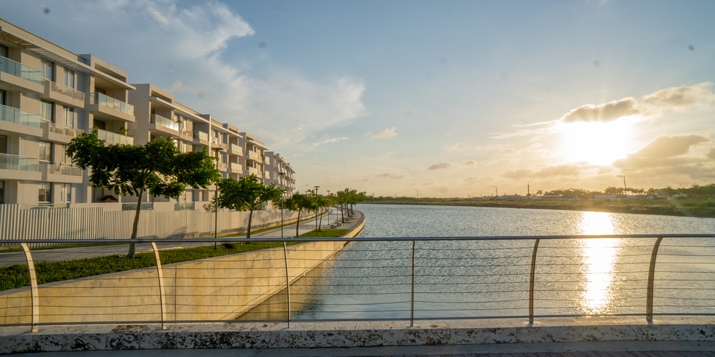 Living Near Bodies of Water - Gran Canal Serena del Mar